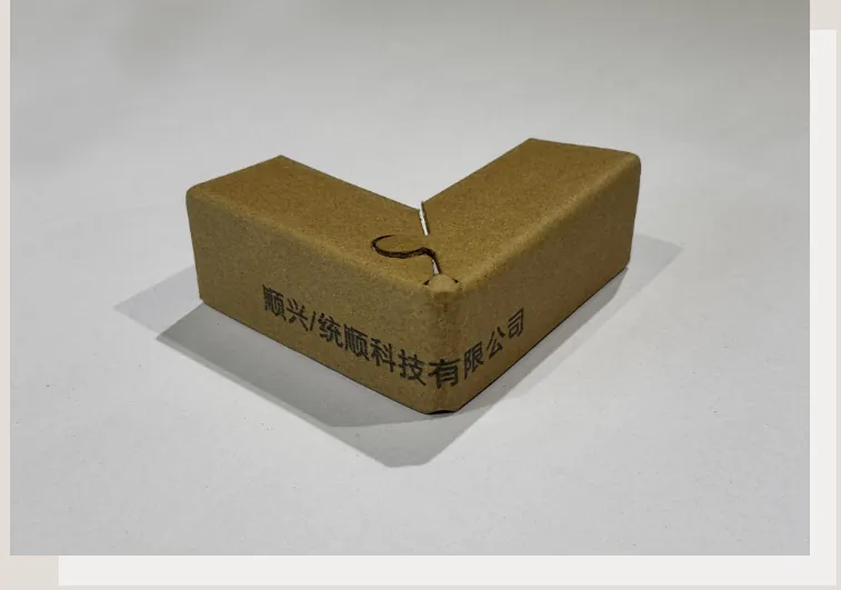 全特立拼圖式紙護角，印有公司名稱